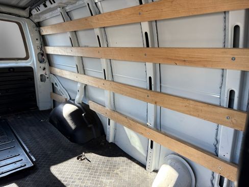 Used 2019 GMC Savana 2500 w/ Driver Convenience Package image 19