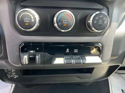 Used 2024 RAM 2500 Big Horn AWD/4WD image 22