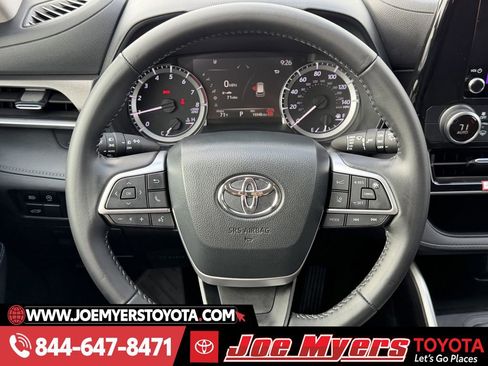 Used 2024 Toyota Highlander LE image 15