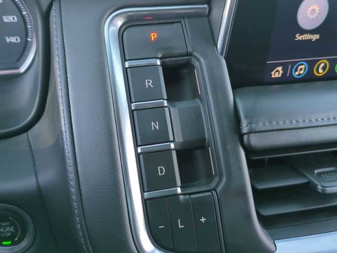 Used 2021 Chevrolet Tahoe Z71 w/ Luxury Package image 21