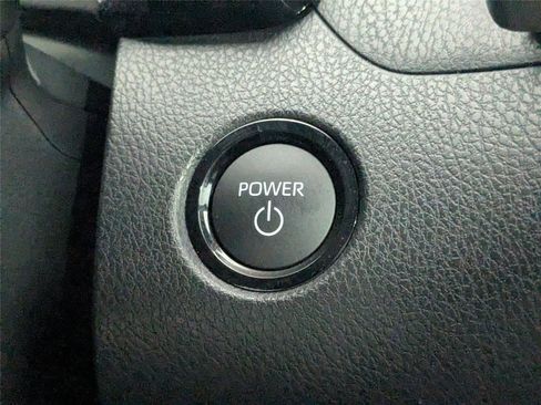 Used 2025 Toyota Camry SE image 18