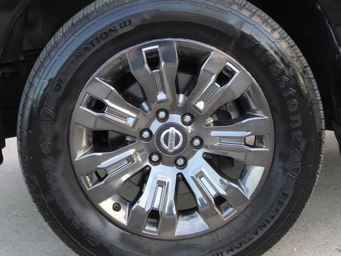 Used 2017 Nissan Titan S image 9