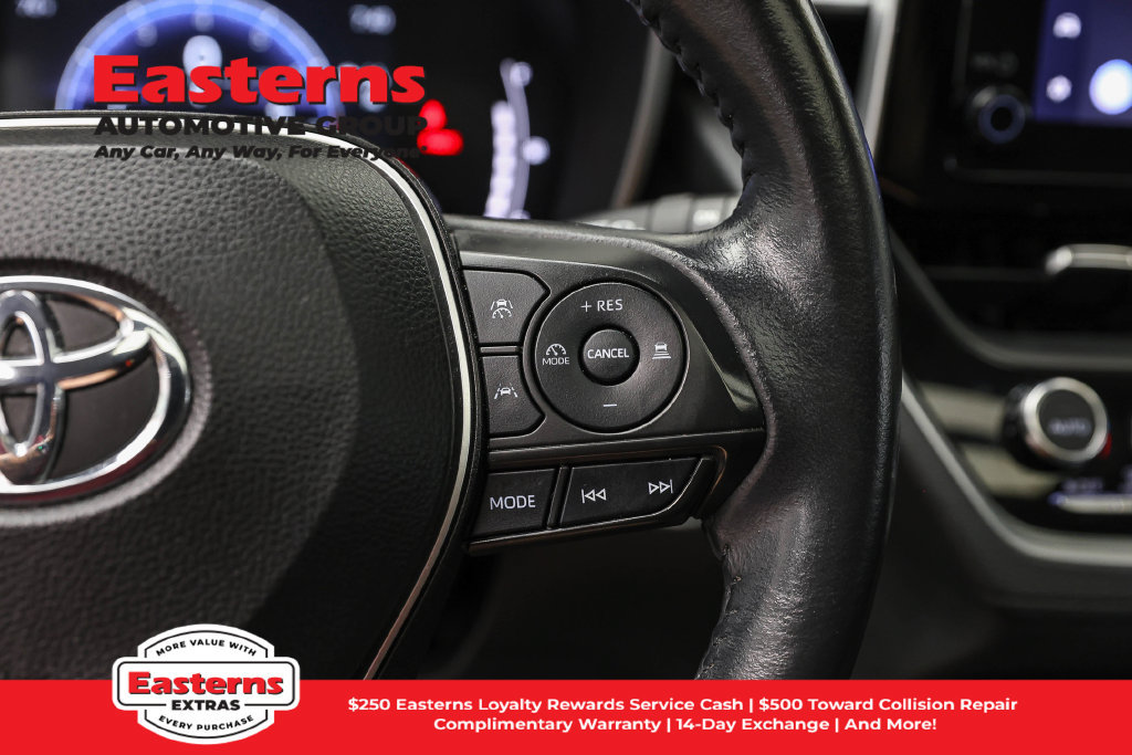 Used 2023 Toyota Corolla Cross XLE w/ Convenience Package AWD/4WD image 17