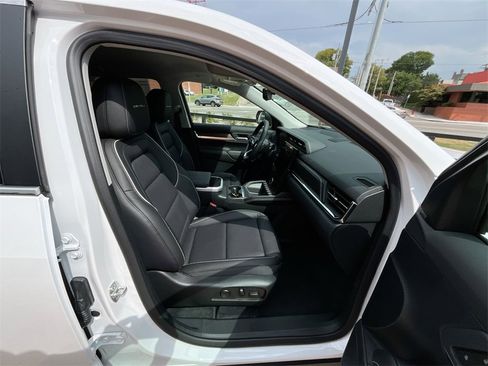 New 2026 GMC Terrain Denali w/ LPO, Floor Liner Package image 42