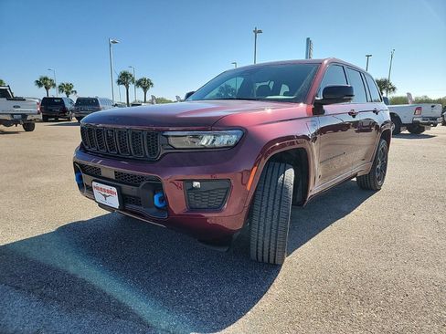 Used 2025 Jeep Grand Cherokee Limited 4xe AWD/4WD image 3