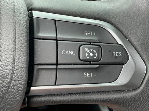 Used 2024 Jeep Compass Latitude AWD/4WD image 30