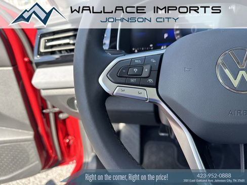 Used 2025 Volkswagen Jetta SE FWD image 30