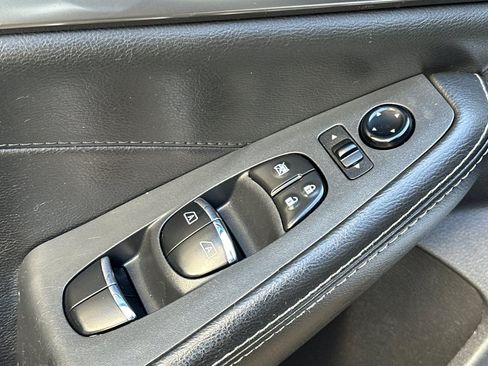 Used 2022 Nissan Maxima SV w/ Floor Mat Group FWD image 12