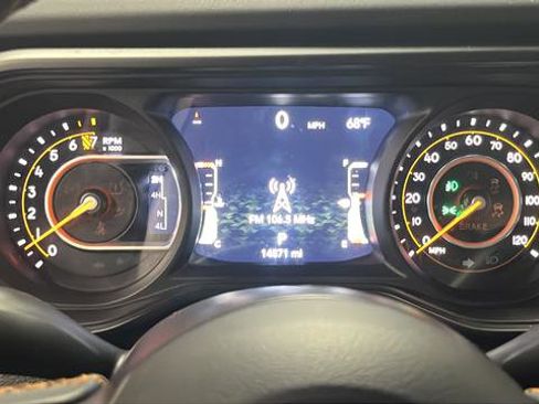 Used 2024 Jeep Gladiator Mojave w/ Technology Group AWD/4WD image 16