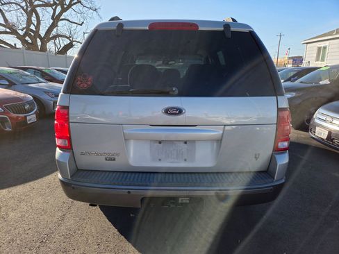 Used 2004 Ford Explorer XLT image 3