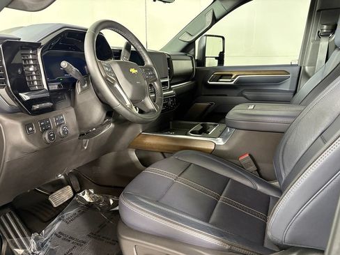 Used 2025 Chevrolet Silverado 2500 High Country w/ Technology Package AWD/4WD image 27
