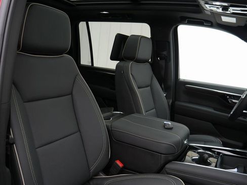 New 2026 Chevrolet Suburban Premier image 23