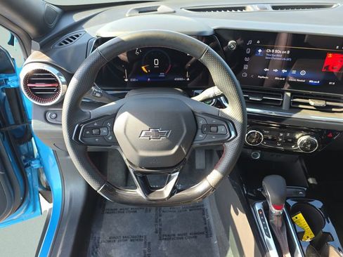 Used 2025 Chevrolet Trax RS w/ Driver Confidence Package FWD image 15