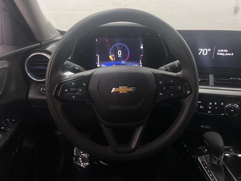 Used 2024 Chevrolet Trax LT FWD image 16