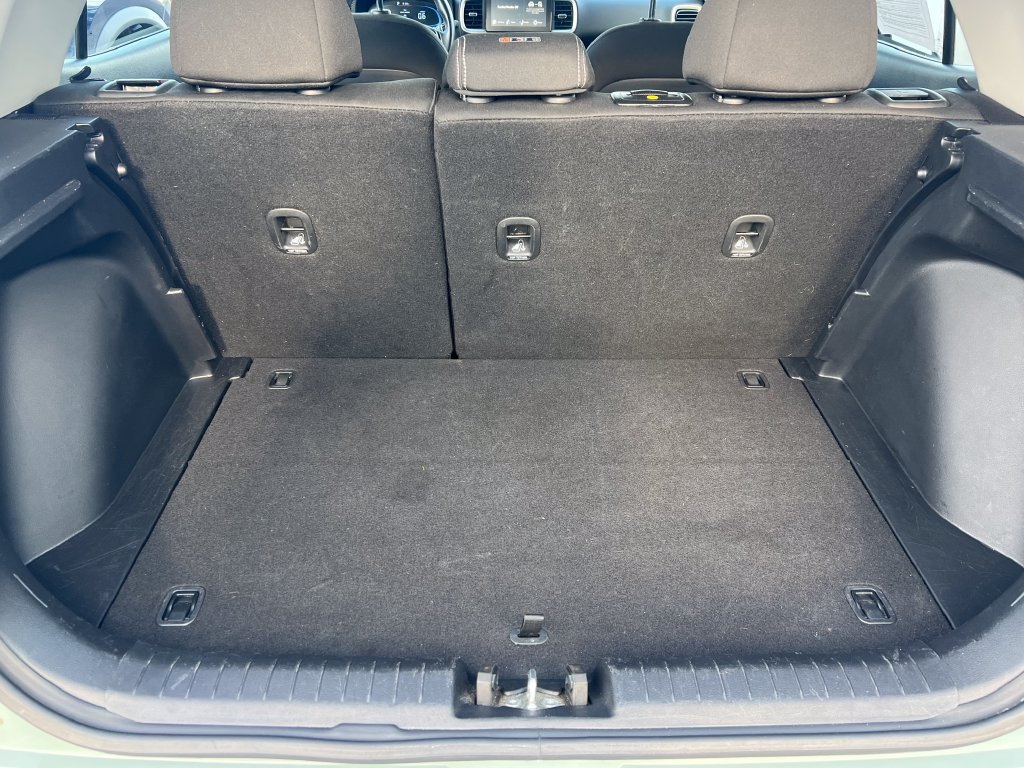 Used 2025 Hyundai Venue SEL FWD image 16