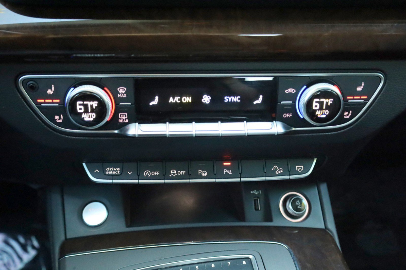 Used 2020 Audi Q5 Prestige AWD/4WD image 23