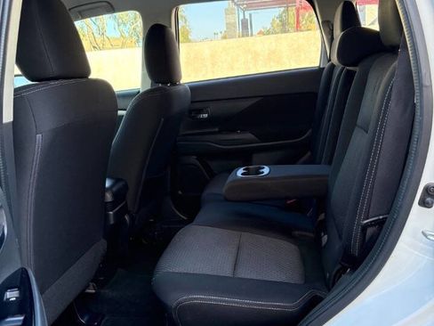 Used 2017 Mitsubishi Outlander ES image 24