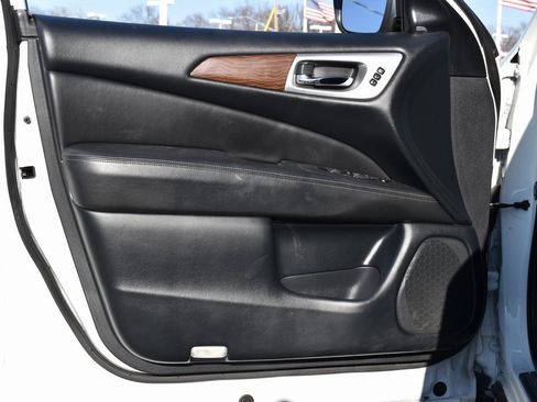 Used 2019 Nissan Pathfinder Platinum image 9