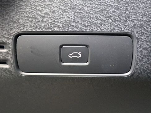 New 2026 Volvo XC40 B5 Core image 32