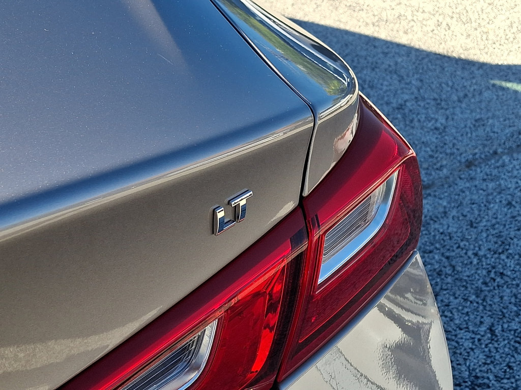 Used 2025 Chevrolet Malibu LT FWD image 16