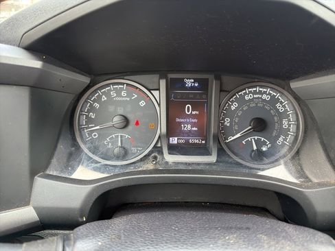 Used 2016 Toyota Tacoma TRD Off-Road w/ Premium & Technology Package image 11