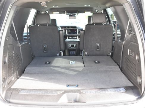 Used 2023 GMC Yukon Denali image 9