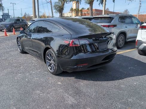 Used 2022 Tesla Model 3 Standard Range Plus image 4