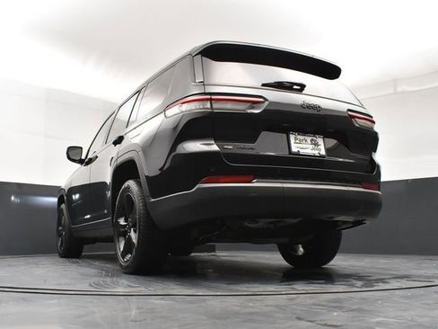 Used 2023 Jeep Grand Cherokee L Limited w/ Black Appearance Package image 22