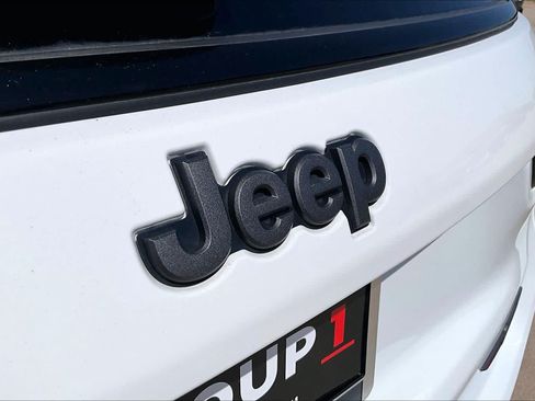 Used 2025 Jeep Compass Trailhawk w/ Trailer Tow Group AWD/4WD image 28