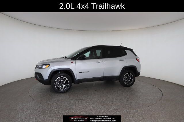 Used 2025 Jeep Compass Trailhawk AWD/4WD image 6