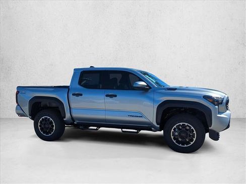 Certified 2025 Toyota Tacoma TRD Off-Road AWD/4WD image 4