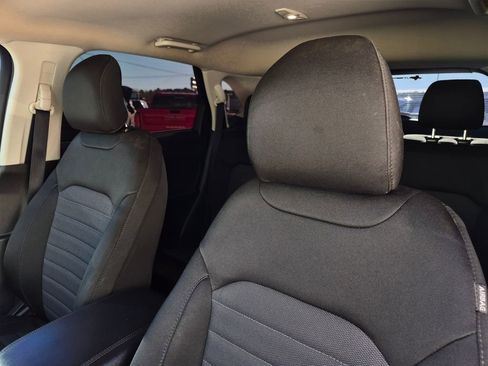 Used 2019 Ford Edge SE image 16