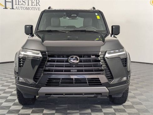 Used 2024 Lexus GX 550 image 3