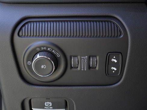 Used 2024 Jeep Grand Wagoneer L Series II w/ Quick Order Packagew 28T AWD/4WD image 10