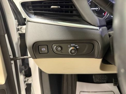 Used 2019 Buick Enclave Essence w/ LPO, Sport Appearance Package FWD image 18