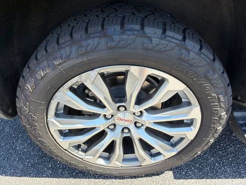 Used 2024 GMC Yukon Denali AWD/4WD image 17