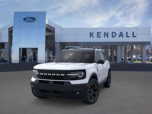 Used 2025 Ford Bronco Sport Outer Banks w/ Outer Banks Tech Package+ image 2