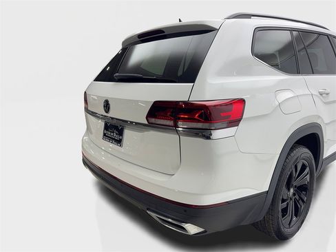 Used 2023 Volkswagen Atlas SE w/ Panoramic Sunroof Package image 18