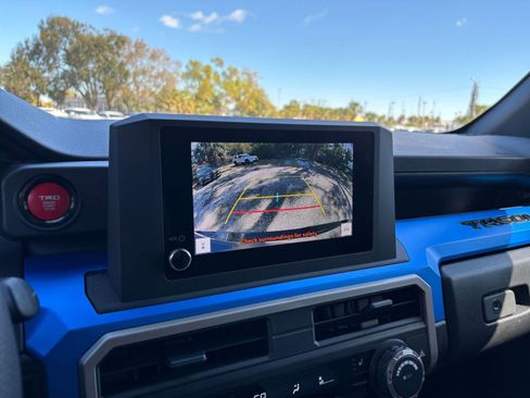 Used 2025 Toyota Tacoma TRD Off-Road image 25