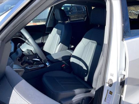 Certified 2025 Audi Q5 Premium w/ Convenience Package image 7