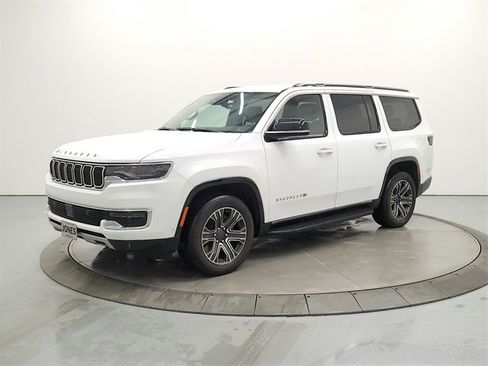 Used 2024 Jeep Wagoneer Series II w/ Flexible Seating Group image 3