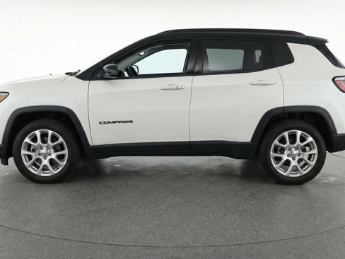 Used 2025 Jeep Compass Limited image 5