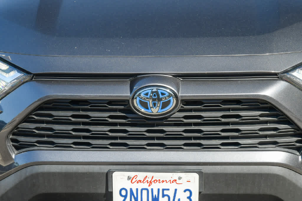 Certified 2024 Toyota RAV4 LE AWD/4WD image 5