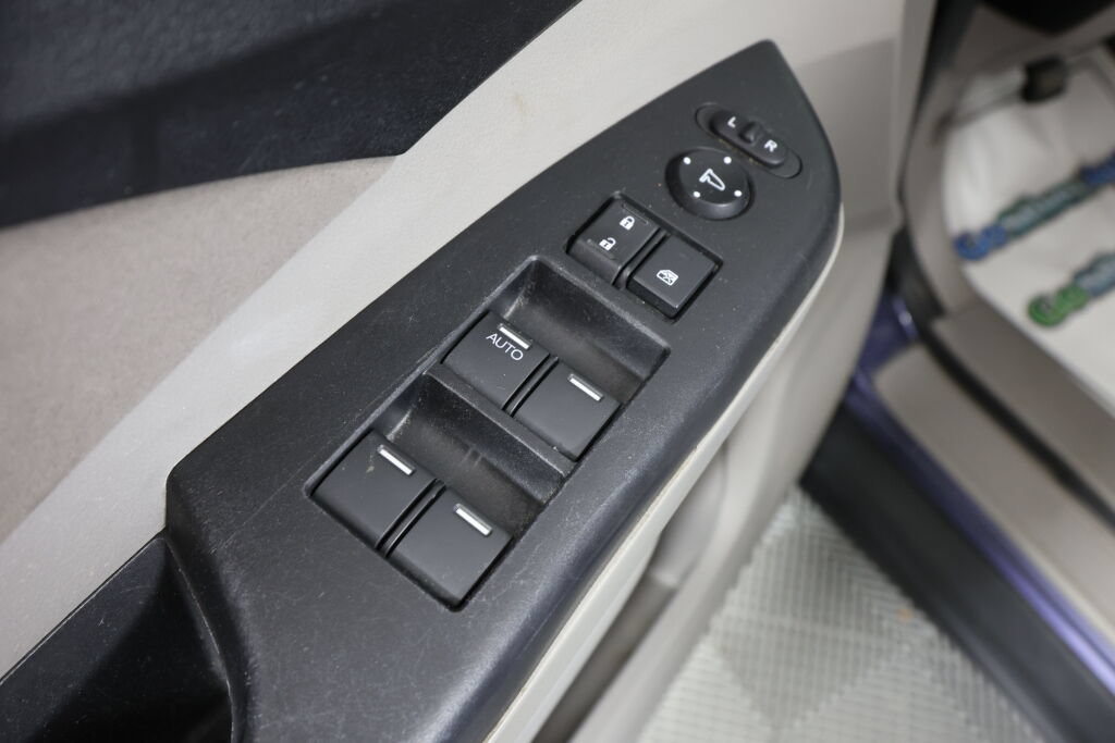 Used 2012 Honda CR-V EX image 31