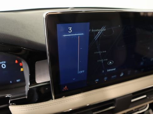 New 2026 Lincoln Corsair Premiere image 8