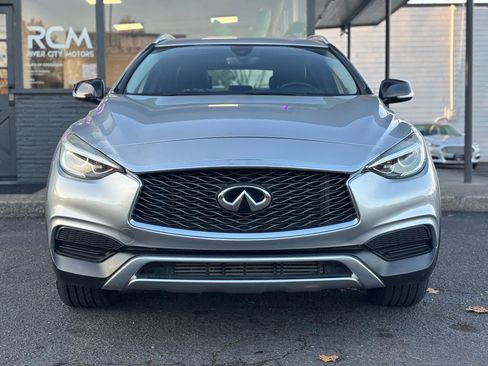 Used 2017 INFINITI QX30 AWD image 3