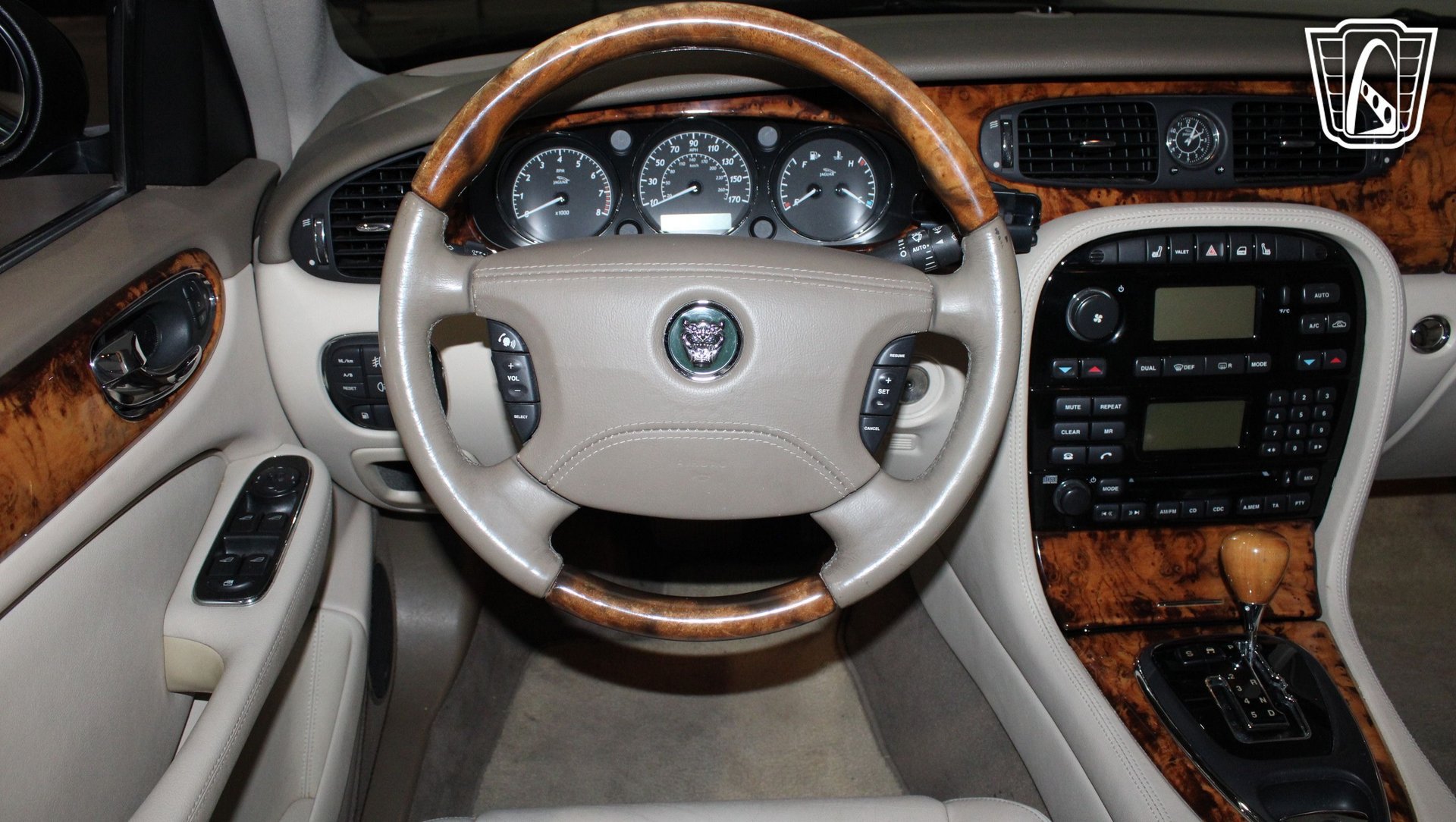 Used 2004 Jaguar XJ8 RWD image 14