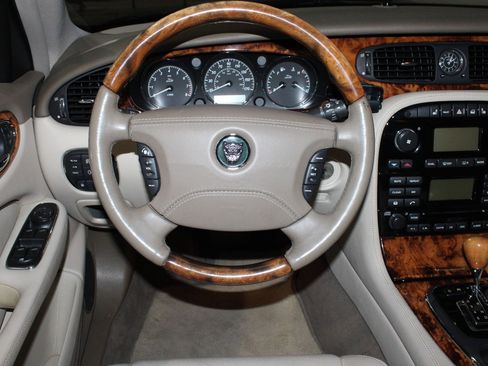 Used 2004 Jaguar XJ8 RWD image 14