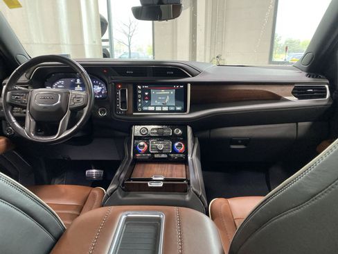 Used 2023 GMC Yukon XL Denali Ultimate AWD/4WD image 19
