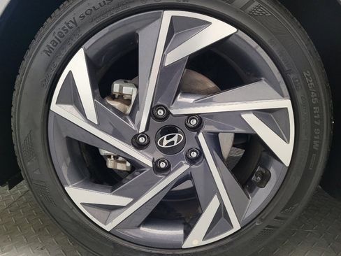 Used 2025 Hyundai Elantra SEL FWD image 31